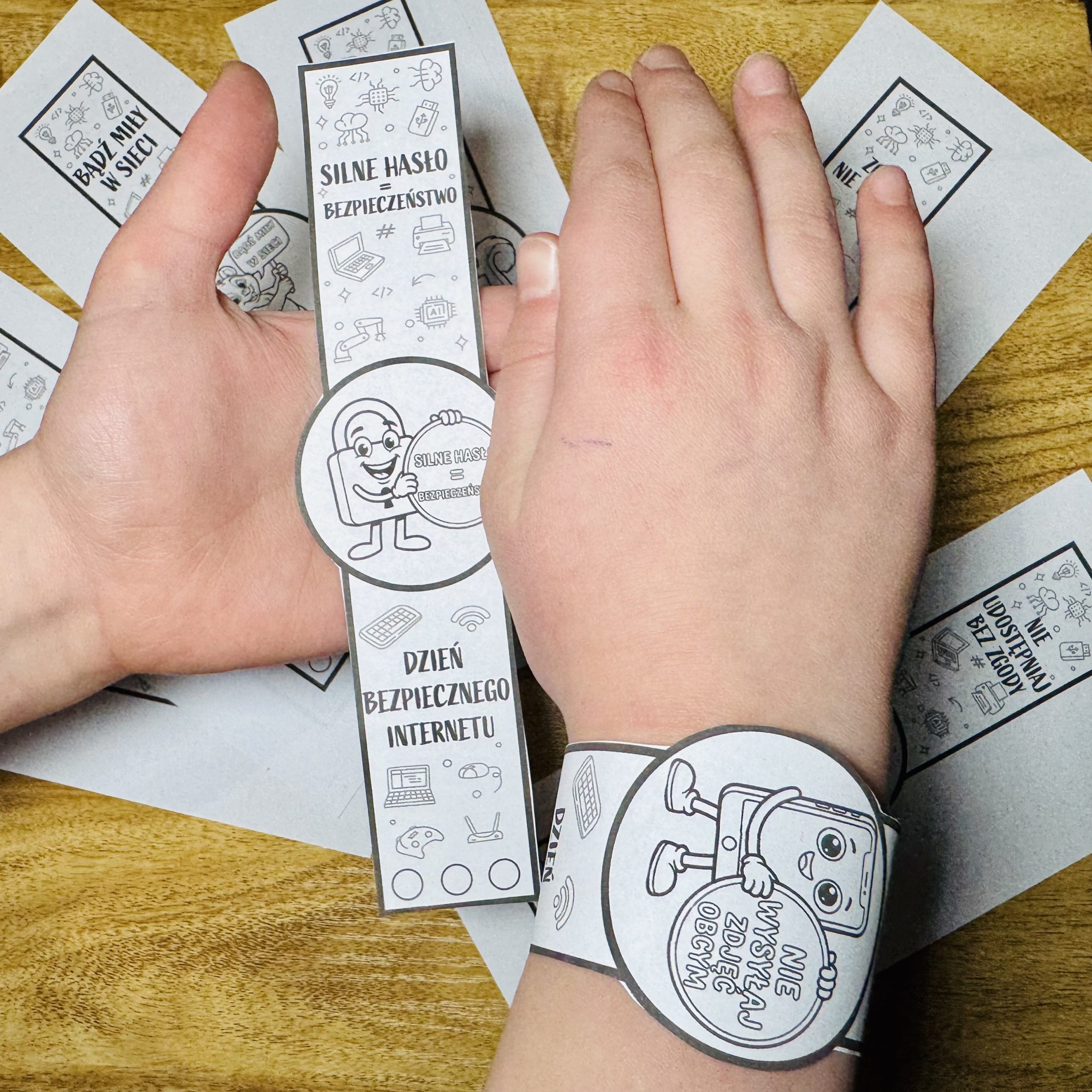 OPASKI NA RĘCE DZIEŃ BEZPIECZNEGO Internetu
